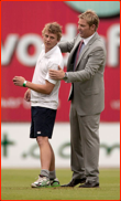 Shane Warne coaches Port Adelaide's Scott Borthwick
